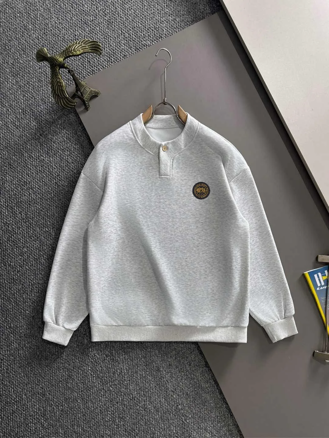 P360 Big Goose 2025 long-sleeved round neck sweatshirt for men and women, same style for many celebrities, top original version, feel free to compare 🆚The fabric is custom-dyed and lightly sprayed and distressed, the fabric, material, and details are consistent with the original, using special cotton and linen fabrics. The cost of the fabric is extremely expensive. It is twice as expensive as pure cotton material, no expense is spared just to do better. Three standards are complete. The comparison between non-market products and my fabrics is very different, only the top version! Size: M-5XL